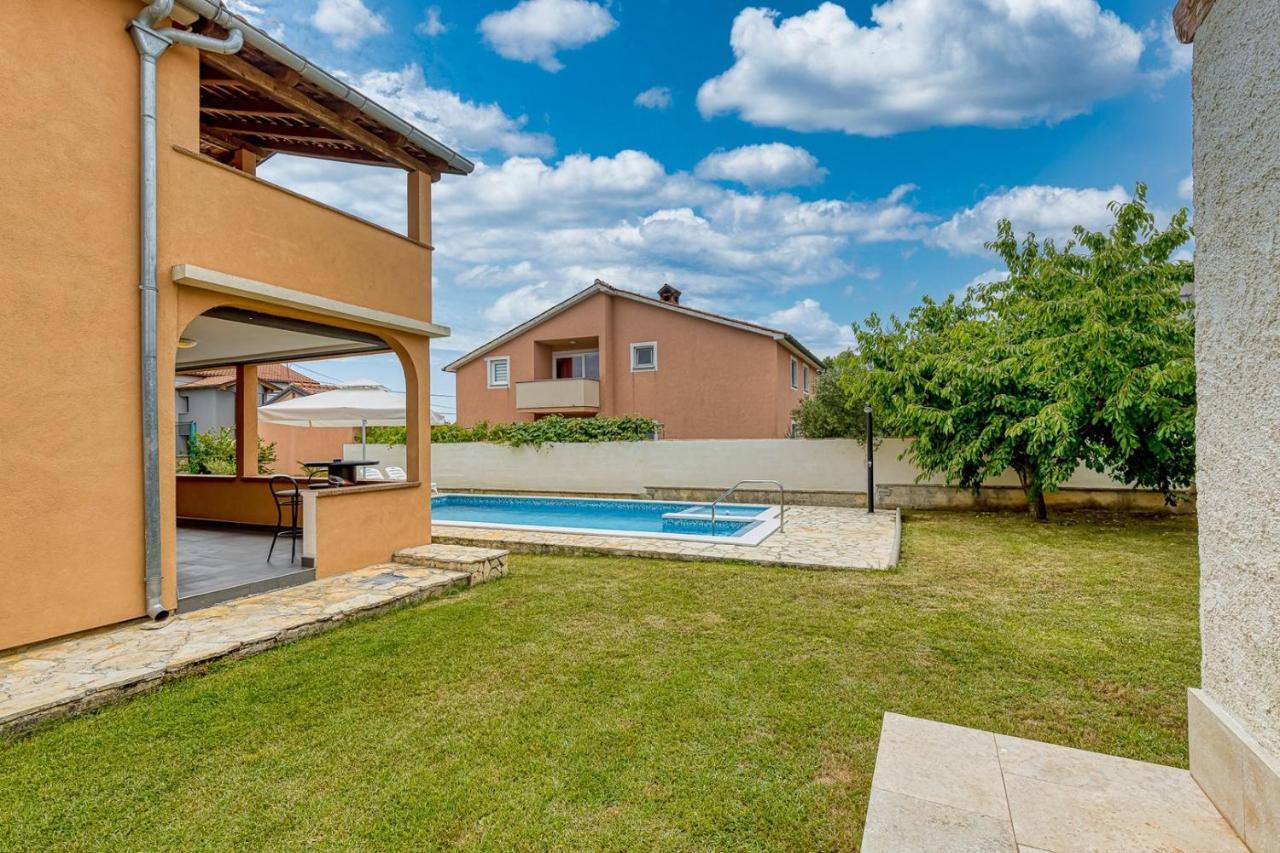 Appartamento Emanuela With Private Pool Loborika Esterno foto